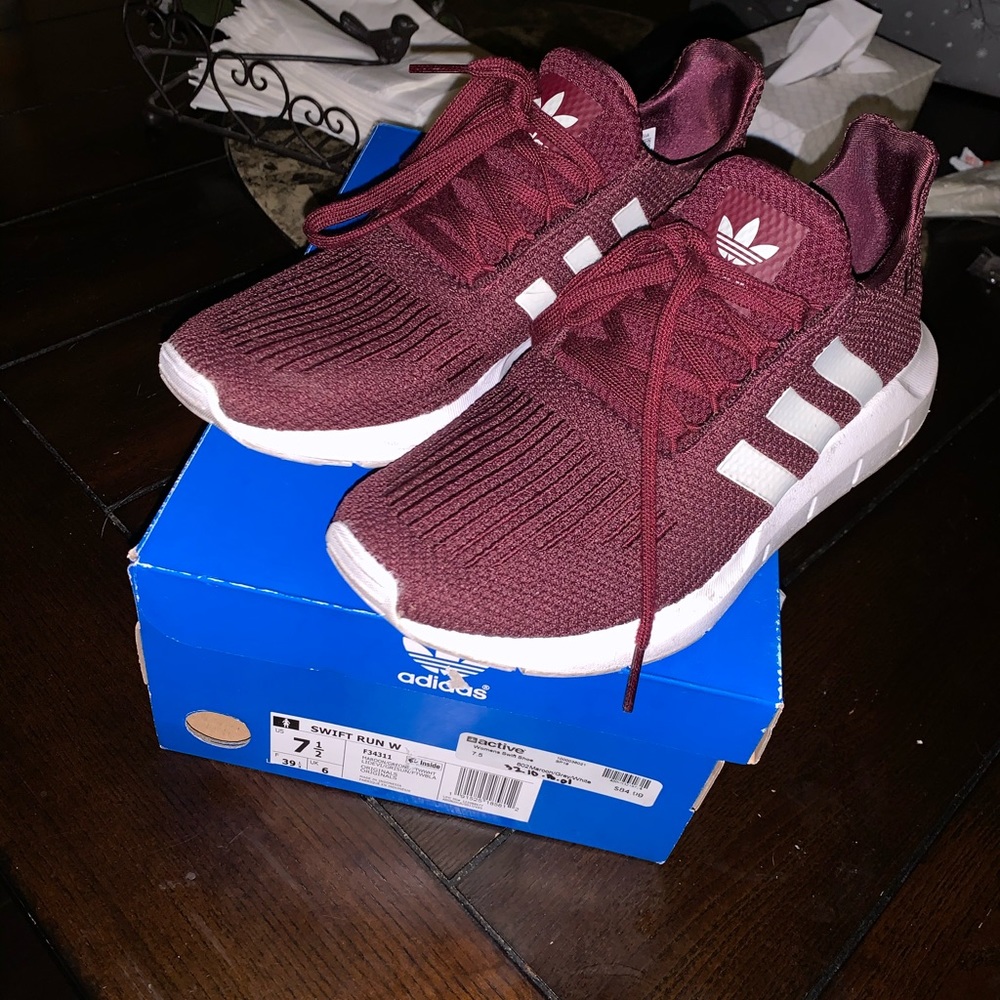 Maroon swift run adidas